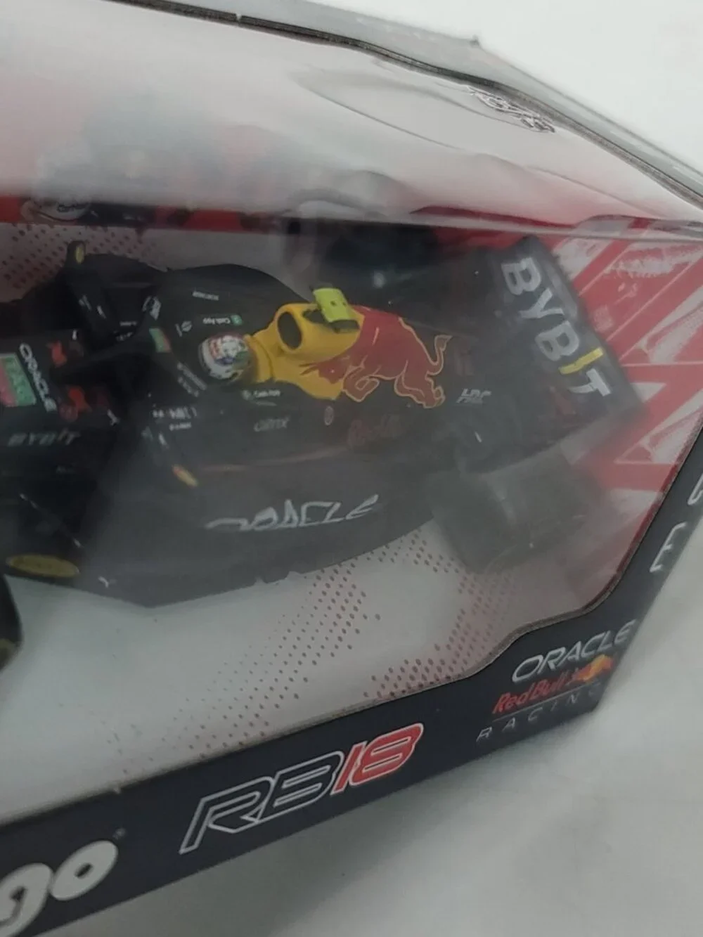Bburago F1 Racing Oracle Red Bull Racing RB18 Sergio Perez #11 Bubble Damage1:43